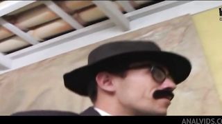 Dom Pirocone o maior pau do porno fode o cu de duas milf