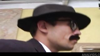 Dom Pirocone o maior pau do porno fode o cu de duas milf
