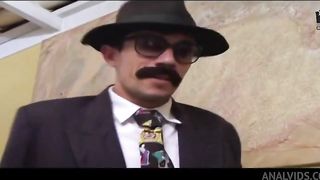 Dom Pirocone o maior pau do porno fode o cu de duas milf
