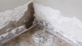 Fui mostrar uma casa em obra e acabei comendo o cu da futura inquilina.