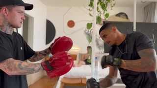 AMIGO CHAMOU PRA TREINAR NA CASA DELE, MAS O P.R.L.M.0 DELE ESTAVA LA E QUERIA ERA DAR PRA NOS DOIS.