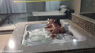 NOVINHA DA FAVELA SENTANDO FIRME