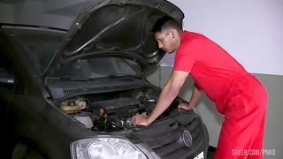 Sa have a better plan for the mechanic, starting to open her ass with his big cock