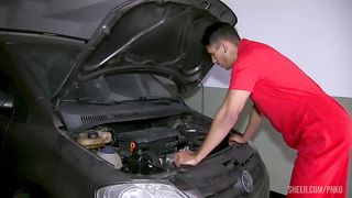Sa have a better plan for the mechanic, starting to open her ass with his big cock