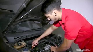 Sa have a better plan for the mechanic, starting to open her ass with his big cock