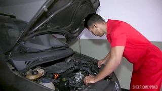 Sa have a better plan for the mechanic, starting to open her ass with his big cock