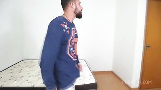 EM QUANTO MINHA IRMA ESTAVA NO BANHO COMI A AMIGA JAPONESA DELA