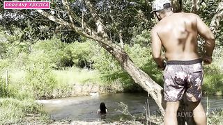 NAO RESISTE AO VER UM PUNHETEIRO BATENDO UMA PRA MIM LOGO CHAMEI ELE PRA MAS PERTO E FUDIR COM ELE NO PELO E O SAFADO NAO SE SEGUROU E ESPORROU DENTRO DA MINHA BUCETA fit: MARCIO BAIANO OFICIAL