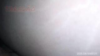 Socando na buceta e gozando na boca