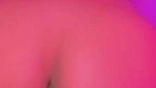 DESPUES DE QUE TERMINE CALIENTE CON MI NOVIO TUVE QUE LLEGAR A MI CASA A MASTURBARME POR LO QUE USO MI JUGUETE FAVORITO ESTE GRAN DILDO QUE ME ABRE MI CULO SIEMPRE HASTA EL FONDO HACIENDOME VIBRAR