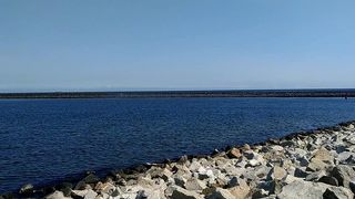 SQUIRT AT CROWDED BEACH