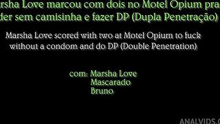 Marsha Love marcou com dois no Motel Opium pra foder sem camisinha e fazer anal e DP (Dupla Penetracao)