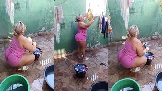 MINHA COMADRE CASADA ESTENDENDO ROUPAS