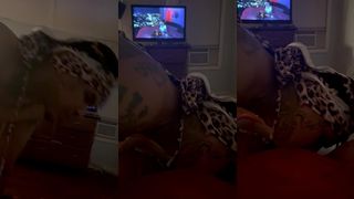 PLAYING GAME EATING HER PUSSY