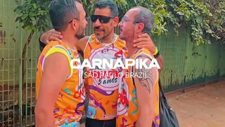 DEPOIS DO BLOCO ESSES MACHOS FORAM PARA SURUBA NO SEX CLUB COM NOVINHOS, DOTADOS E PASSIVOS SEDENTOS - EP01