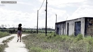 Fui fodida pelo trabalhador na obra.o cara aproveitou que estava me masturbando.pra me foder toda ate o cu deixando todo melado de porra e bosta