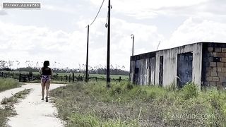 Fui fodida pelo trabalhador na obra.o cara aproveitou que estava me masturbando.pra me foder toda ate o cu deixando todo melado de porra e bosta