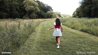 Linda del Sol as La Lechera