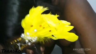 Safada tomando no cu e pedindo leite na boca