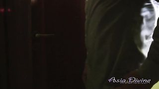 Ho scopato questa tettona quando era sola a casa - Asia Divine