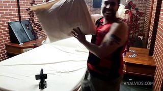 Bastidores da gravacao da bbw safada Loira Scarlett tomando muito no cu