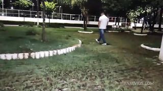 Casada gulosa chupando o amante na praca