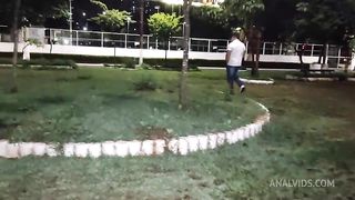 Casada gulosa chupando o amante na praca