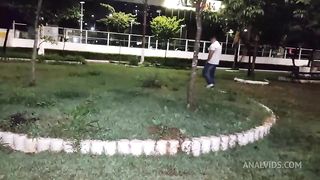 Casada gulosa chupando o amante na praca