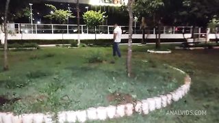Casada gulosa chupando o amante na praca