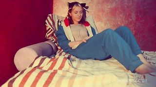 ASMR: Otaku girl masturbates her pussy