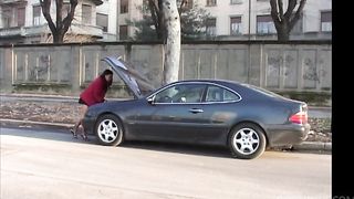 fuck! The car is broken. But a guy helps the trans, and take her at his home, SEX PARTY.