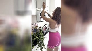 Negao nao me fode sem pena, nao cosegui segurar e gozo litros em cima dele
