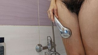 HOT AMATEUR MILF SOAPS HER EXTREME PUSSY BUSH AND SHOWERS IT OFF