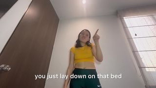 MI PROFESORA DEL GYM ME HACE UN FACESITTING EXTREMO QUE ME PONE MUY CALIENTE