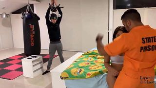 ALGEMEI O CORNO E TRANSEI COM A MULHER DELE ENQUANTO ASSISTIA ELA FODENDO COM OUTRO