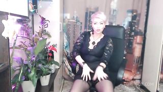 Mature submissive whore in private chat obediently executes the client's commands...