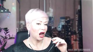 Actress and singer "Aimee Hot MILF" plays with butt plugs to the delight of fans of her multi-talent ))