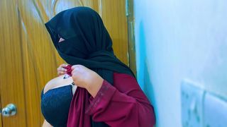 EGYPTIAN HOT MAID GETS SUPER HORNY & START MASTURBAT IN OFFICE ROOM & BOSS START HANDJOB BY SAW HER