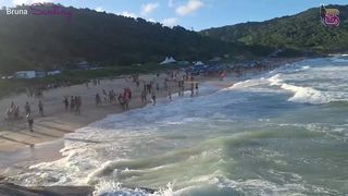 MINHA ESPOSA ME FAZENDO DE CORNO NA FRENTE DE TODOS NA PRAIA