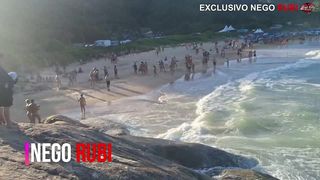 ESPOSA PUTINHA PEGOU UM PAU GRANDE PRA DAR A BUCETA E EU CORNUDO GRAVAR