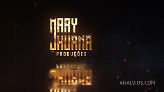 No banheiro de casa colocando bolinhas no cuzinho - Mary Jhuana