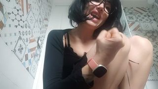 upskirt sexy withour panty and hot lil feet