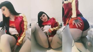 PEEING THROUGH MY HARLEY QUINN TIGHTS!