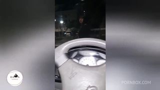 CORNO ESPERA NO CARRO ENQUANTO A ESPOSA SOBE NO APARTAMENTO DO AMIGO DOTADO PARA FUDER - CUCKOLD WAITS IN THE CAR WHILE HIS WIFE GOES UP TO HER GIFTED FRIEND S APARTMENT TO FUCK