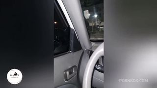 CORNO ESPERA NO CARRO ENQUANTO A ESPOSA SOBE NO APARTAMENTO DO AMIGO DOTADO PARA FUDER - CUCKOLD WAITS IN THE CAR WHILE HIS WIFE GOES UP TO HER GIFTED FRIEND S APARTMENT TO FUCK