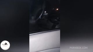 CORNO ESPERA NO CARRO ENQUANTO A ESPOSA SOBE NO APARTAMENTO DO AMIGO DOTADO PARA FUDER - CUCKOLD WAITS IN THE CAR WHILE HIS WIFE GOES UP TO HER GIFTED FRIEND S APARTMENT TO FUCK