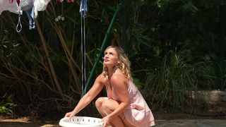 UNE AGENTE IMMOBILIERE SE FAIT BAISER PAR 2 MECS