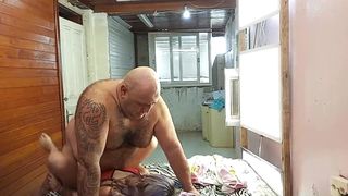 NOVINHA ADORA QUANDO O COROA PEGA ELA DE CONCHINHA SAFADA