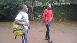 LES TRAVAILLEURS ONT EU UNE BAISE TORRIDE AVEC LEUR PATRON PENDANT LEUR PAUSE DEJEUNER