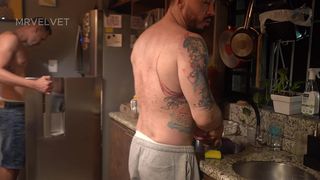 JOGO DE PRAZER ACABA EM UMA DELICIOSA ORGIA - PARTE 1